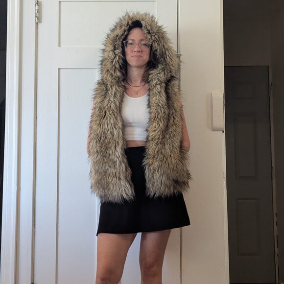 Aritzia Sunday Best Oversized Fur Vest | XXS but fits up to medium | - Picture 1 of 8